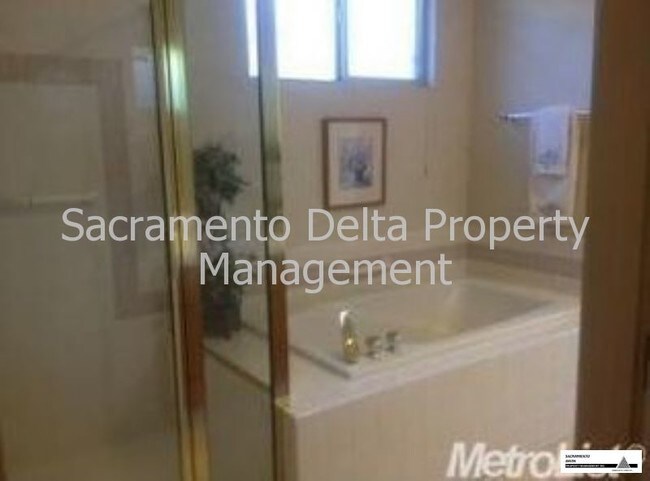 Building Photo - Gorgoeus Pocket Home in Gated Community!