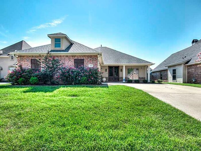 *CYPRESS BEND*STUNNING 3/3 BENTON HOME* House for Rent in Bossier