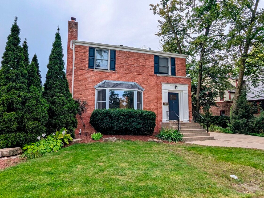 Primary Photo - 380 Holly Ave