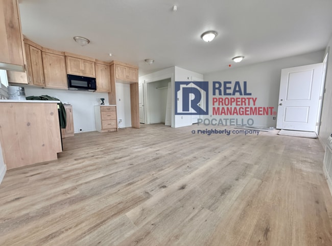 Building Photo - 5405 Park Lawn Dr