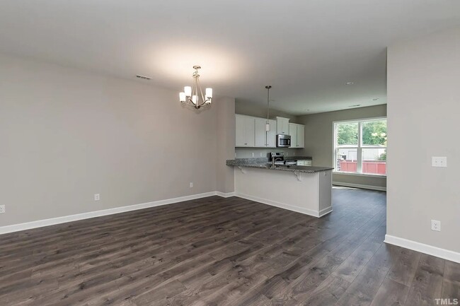 Building Photo - Room in 4 Bedroom Townhome at 252 W Vance St