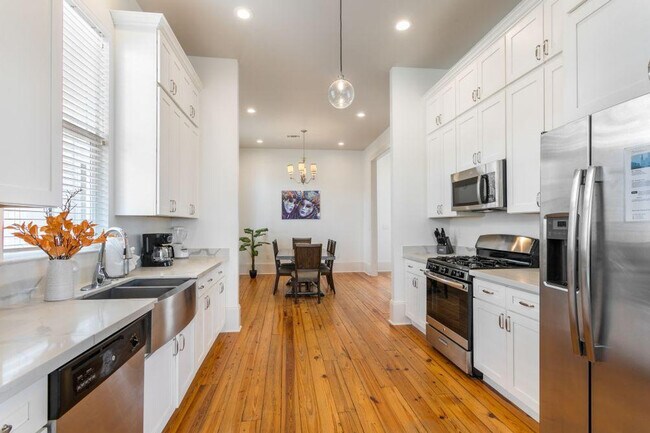 Building Photo - 1501 Robert C. Blakes Sr. Dr