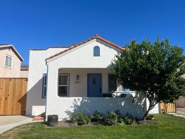 Building Photo - 2832 S Rimpau Blvd