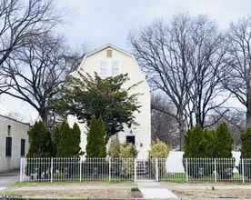 Building Photo - 746 Springdale Ave