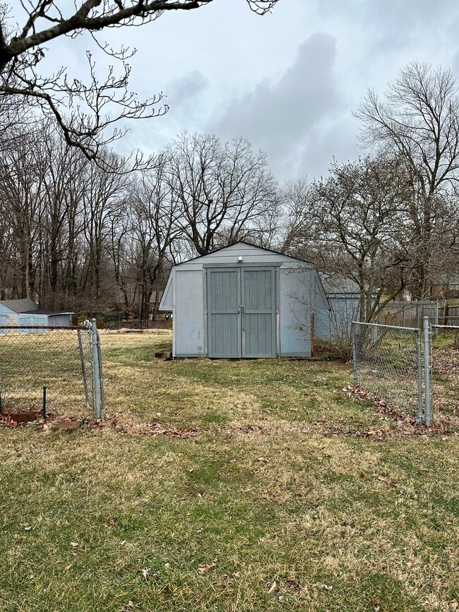 Building Photo - 175 Woodland Dr