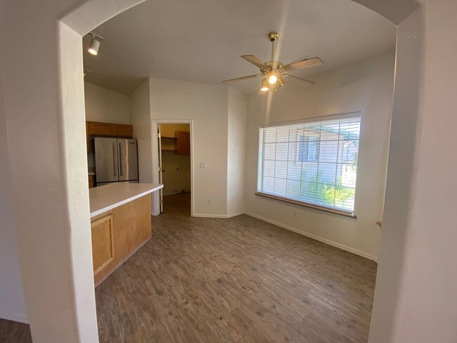 Building Photo - 2045 Sequoia Dr