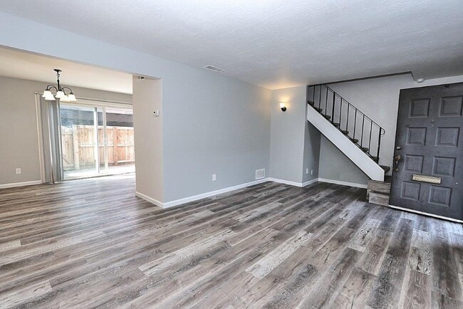 Building Photo - 8837 La Riviera Dr