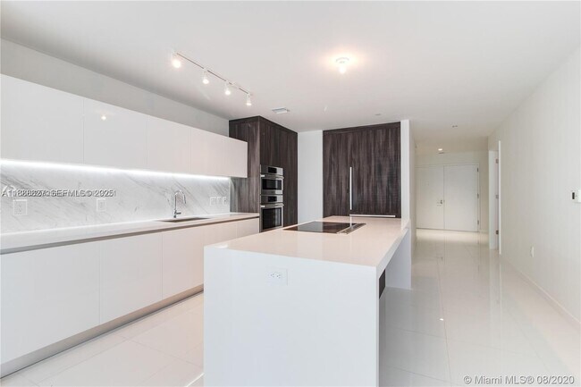 Foto del edificio - 851 NE 1st Ave