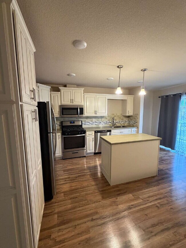 Foto del edificio - Modern 2 Bed, 2 Bath Duplex in Laurel
