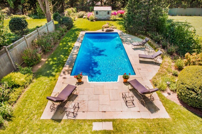 Foto del edificio - 68 Hedges Ln