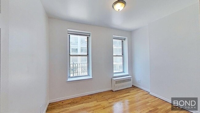 Building Photo - 251 W 26th St