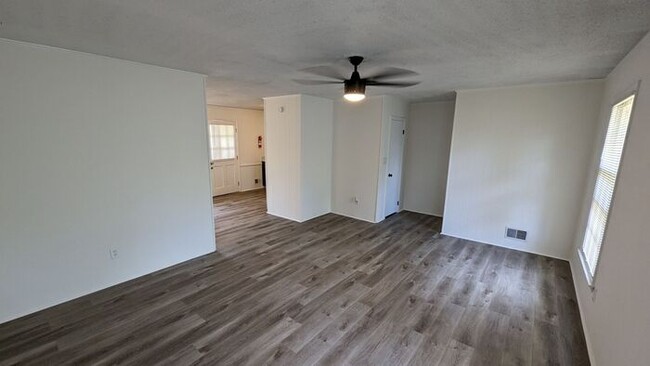 Building Photo - 2/1 duplex in Boiling Springs