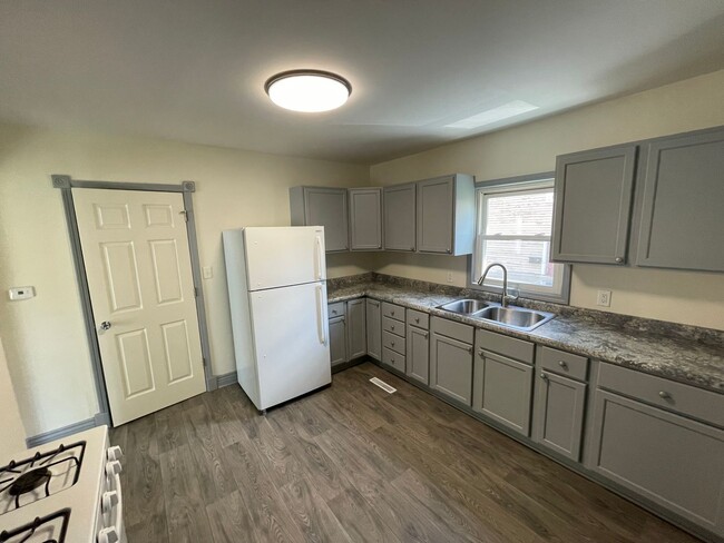 Building Photo - 1114 Hays Park Ave