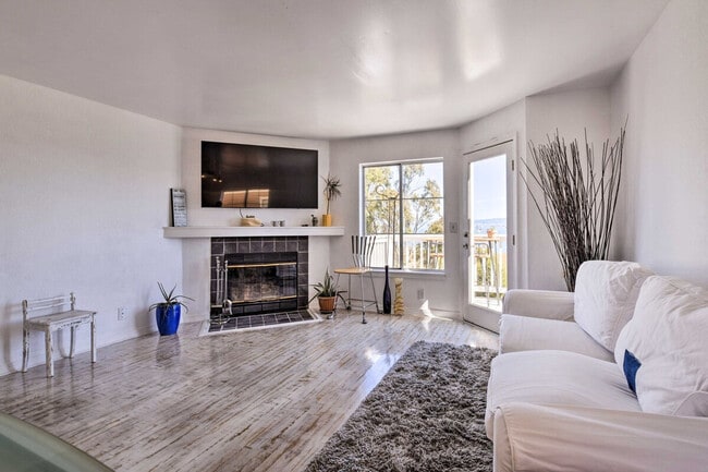 Building Photo - 800 Innes Ave