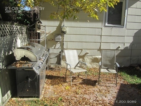 Building Photo - 2108 Division St