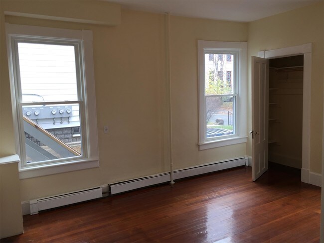 Building Photo - 11 Osgood St