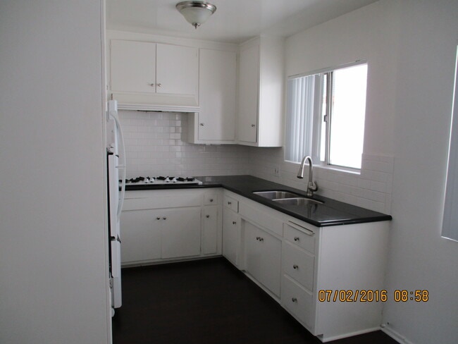 Building Photo - 1611 Armacost Ave