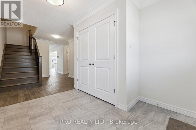 Building Photo - 925 Bamford Ter