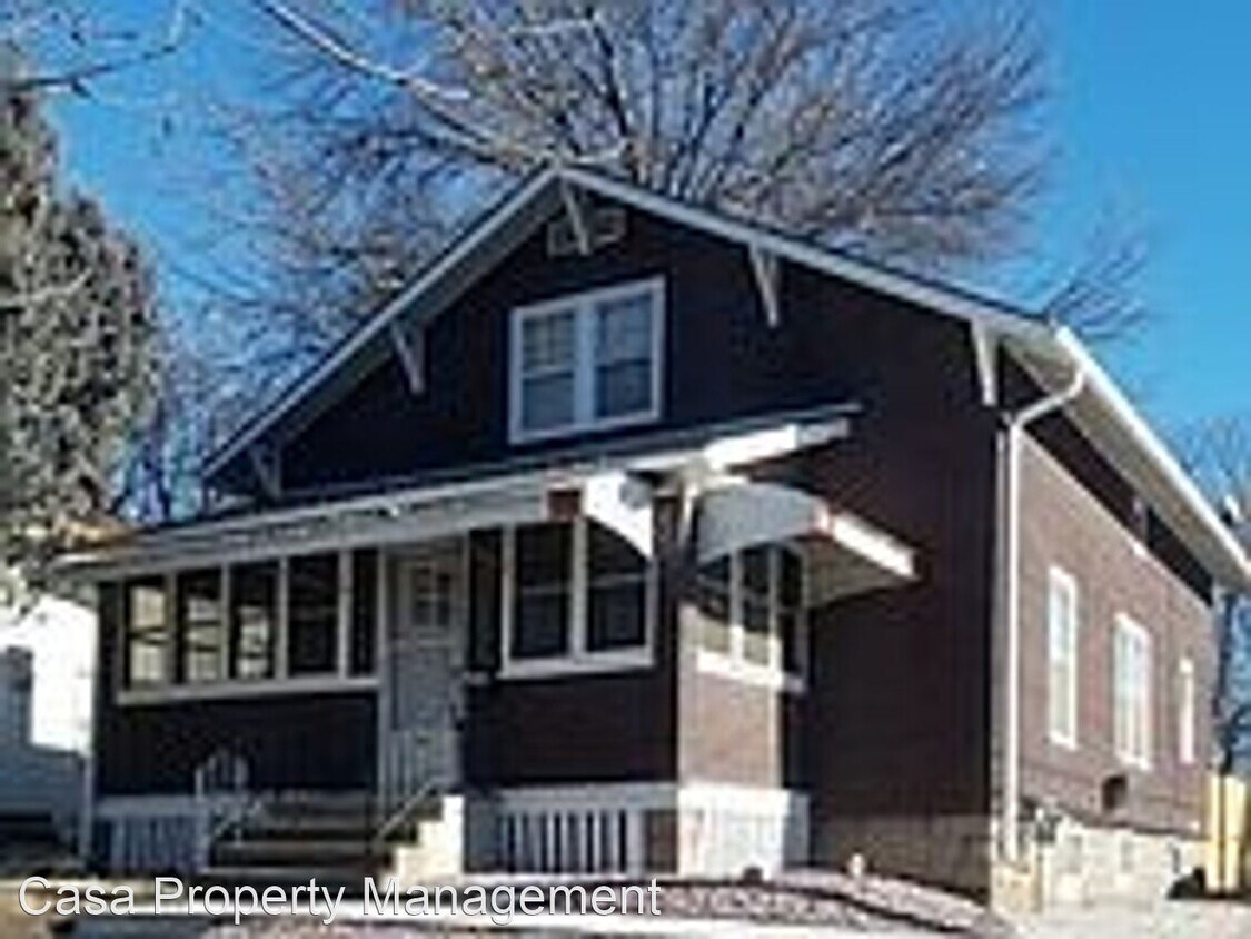 4 br, 2 bath House 1020 S 10th street House for Rent in Lincoln, NE