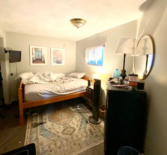 Interior Photo - 151-153 Meridian St