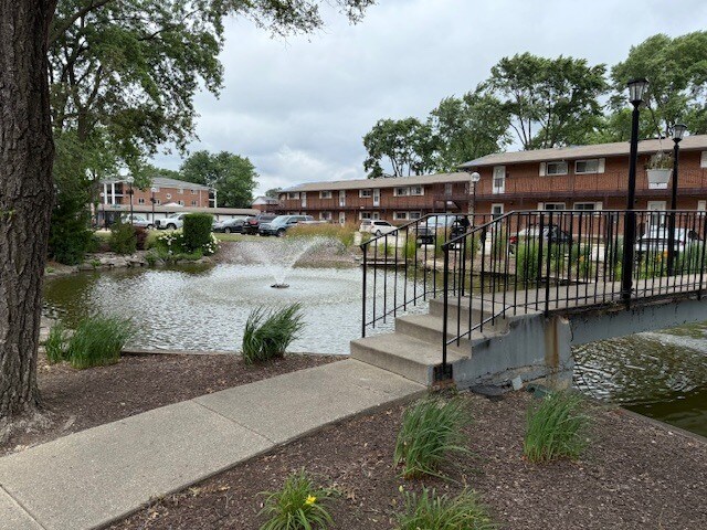 Foto del edificio - 1500 Busse Rd