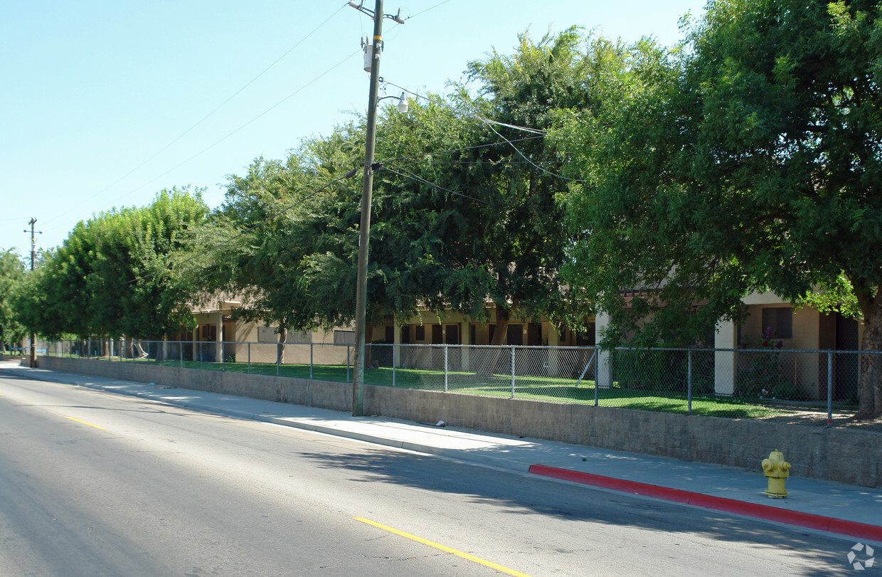 Building Photo - Parlier Migrant Center