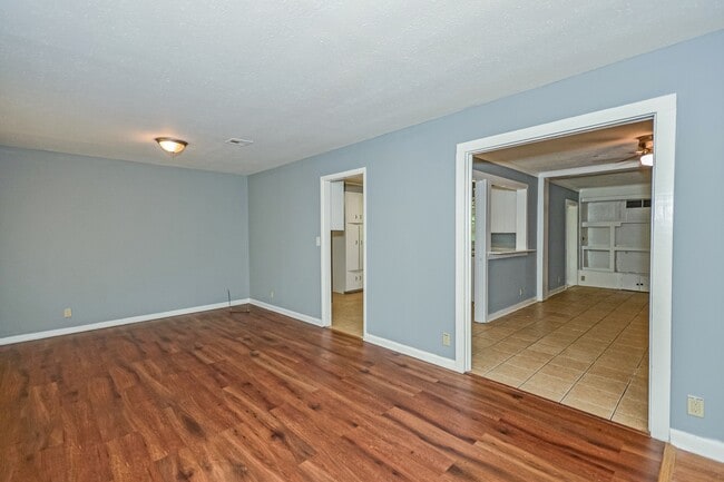 Building Photo - 4244 Sunshine Dr