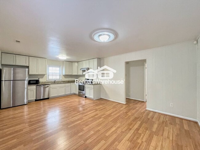 Building Photo - 1074 Bland St
