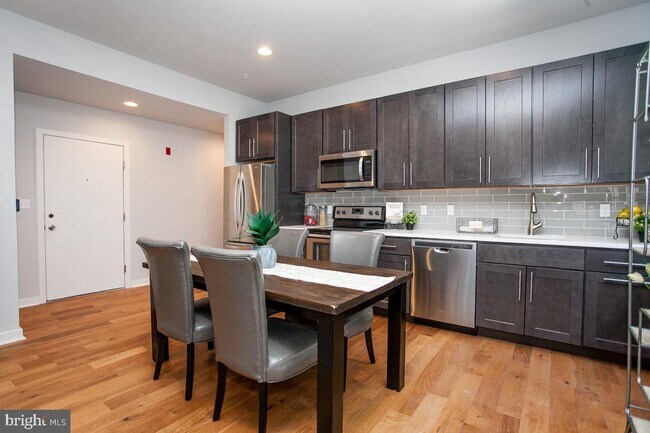 Foto del edificio - 5938 Henry Ave