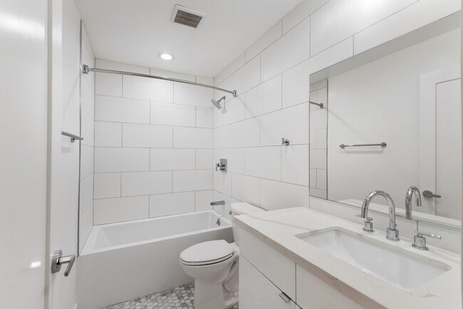 Foto del edificio - 1546 S Bundy Dr