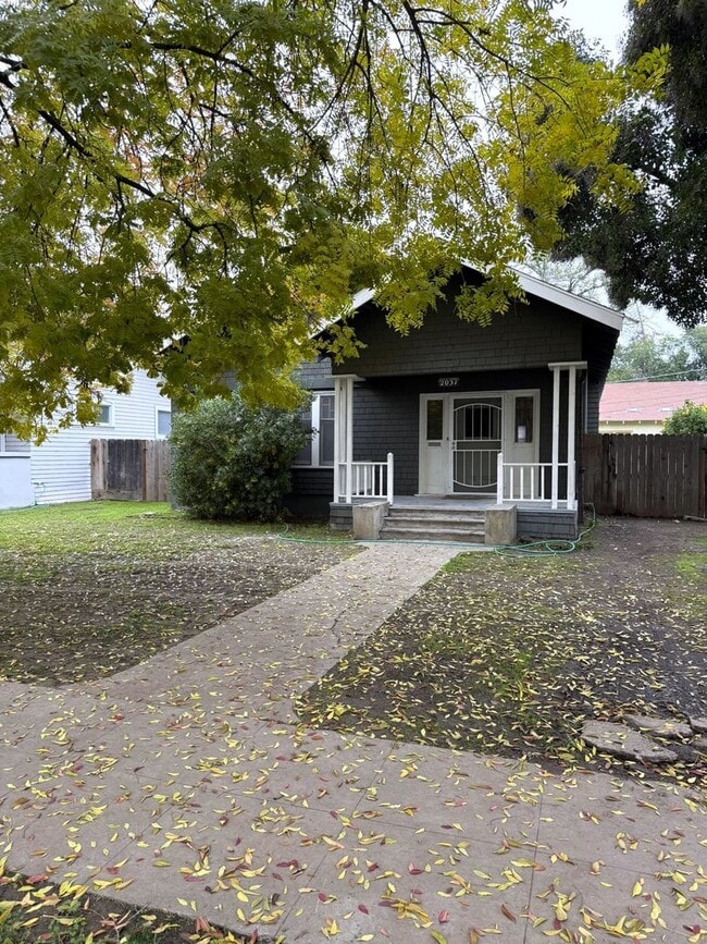 Photo - Endearing 2/1 Available Now!!! House