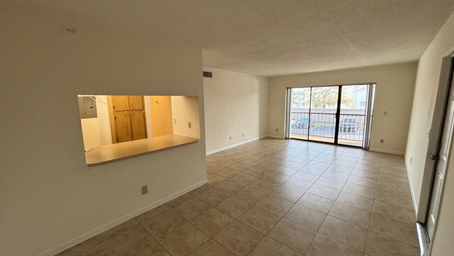 Foto del edificio - Gated 2nd Floor 2 Bed, 2 Bath Condo in Orl...