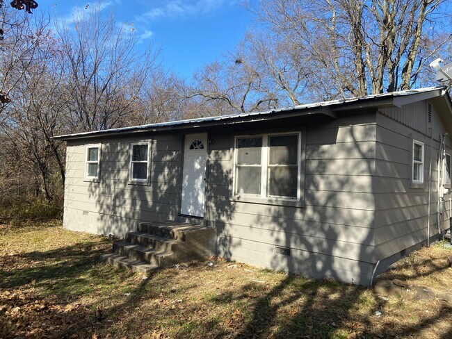 Front of House - 29318 S 4205 Rd