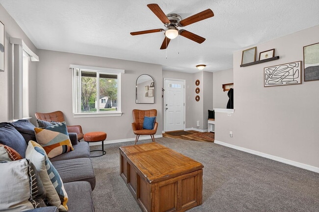 Building Photo - Single Family Home For Rent