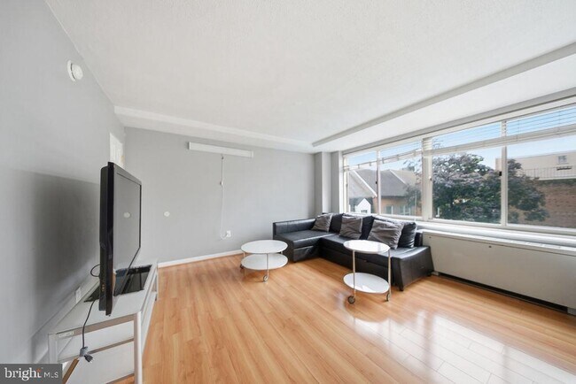 Foto del edificio - 922 24th St NW