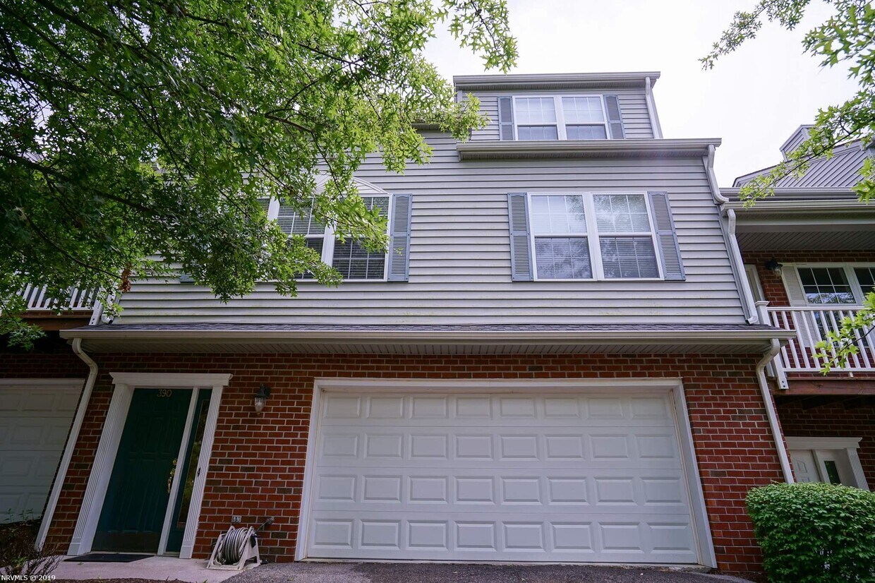 390 Oaktree Blvd, Christiansburg, VA 24073 Townhome Rentals in