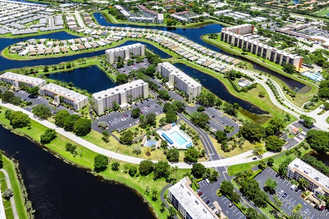 Building Photo - 7290 Kinghurst Dr