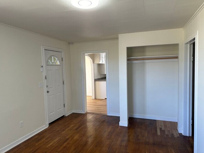 Building Photo - Updated 4 bedroom home on a huge lot!