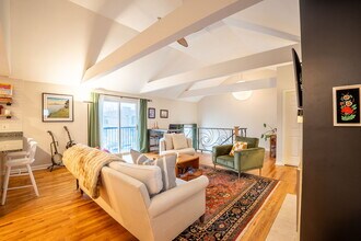 Building Photo - 1111 N Honore St