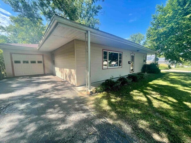 Foto del edificio - 1822 E 2nd St