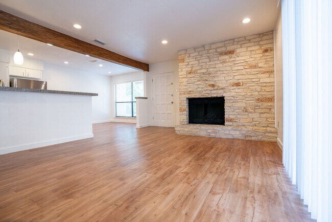 Building Photo - 1463 Redbud Trl