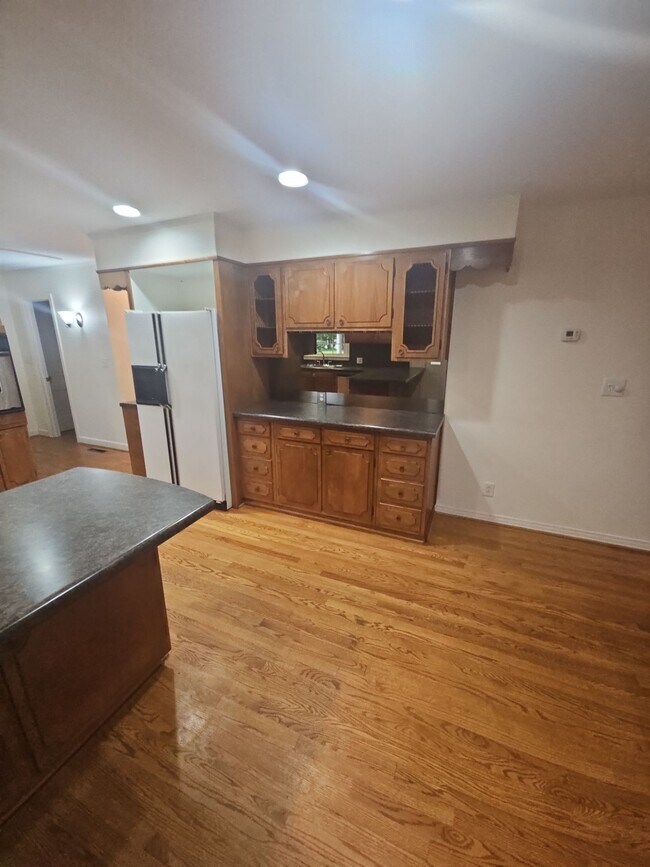 Foto del edificio - 1030 N Maple Ave