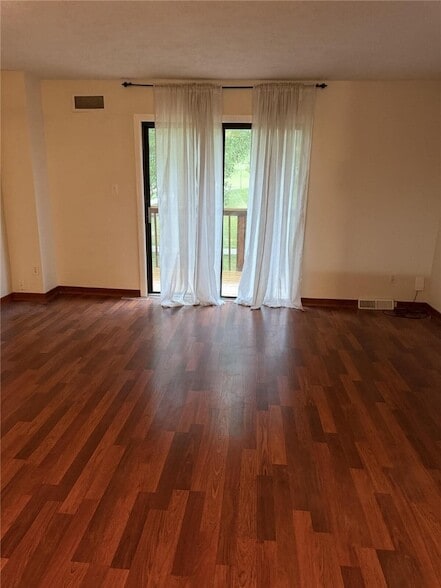 Building Photo - 210 Woodhaven Dr