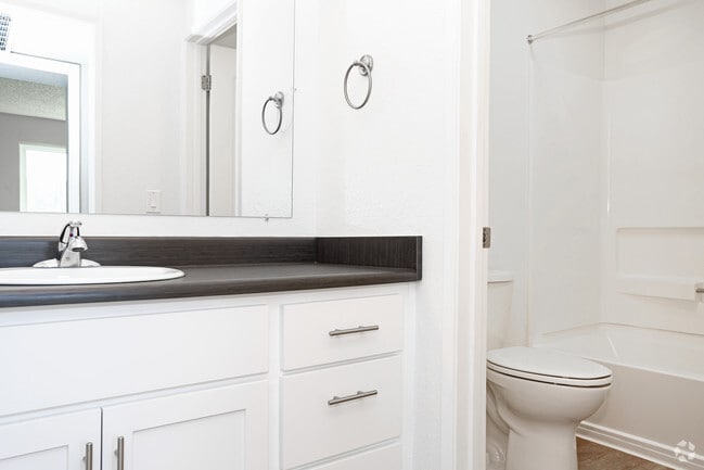 Building Photo - Plum Tree Apartments