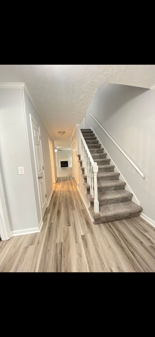 Building Photo - 1368 N Forest Dr
