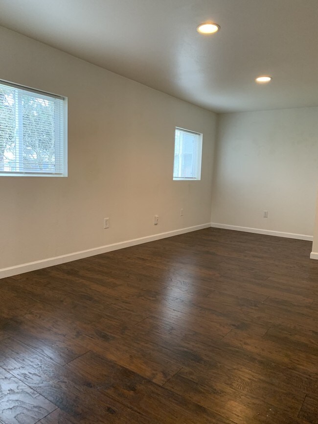 Building Photo - Cute Updated 1 Bed 1 Bath Home in Parkland!!!