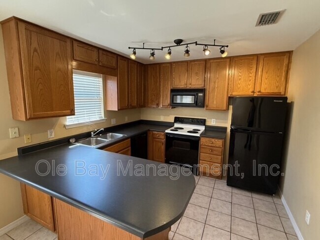 Foto del edificio - 270 Hillcrest Rd