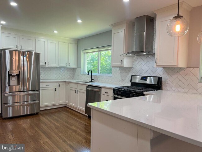 Foto del edificio - 405 Wolftrap Rd SE