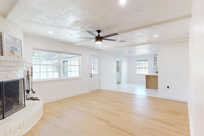 Building Photo - 5731 S Braeswood Blvd