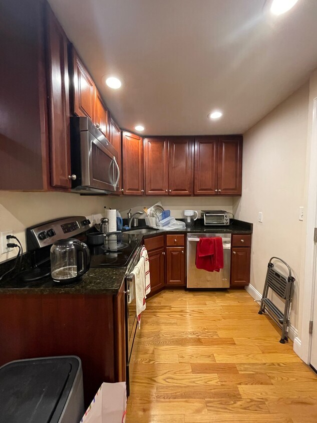 19 Lesley Ave Unit 3, Somerville, MA 02144 19 Lesley Ave Somerville, MA